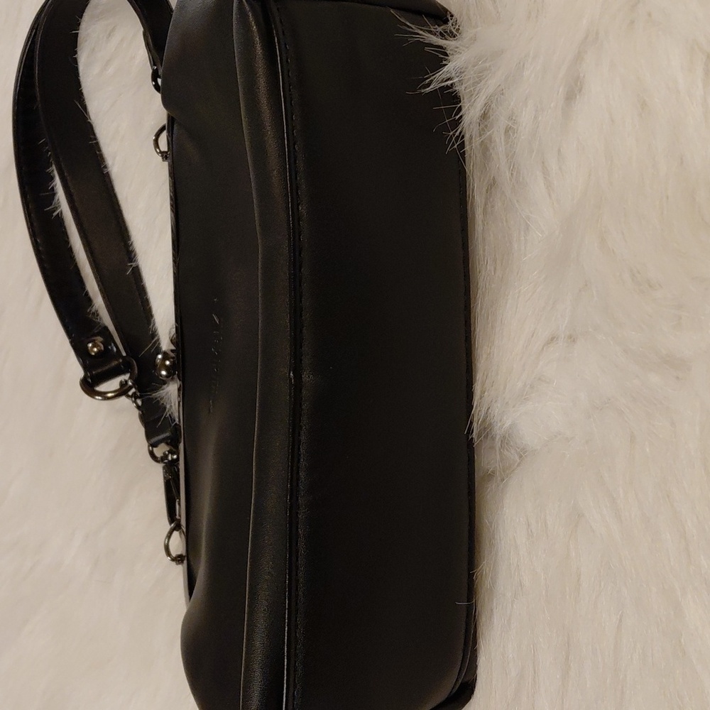 KILLSTAR SMALL BLACK KISSLOCK BUTTERFLY SKULL EMBLEM ON FRONT REMOVABLE STRAPS - Picture 6 of 12